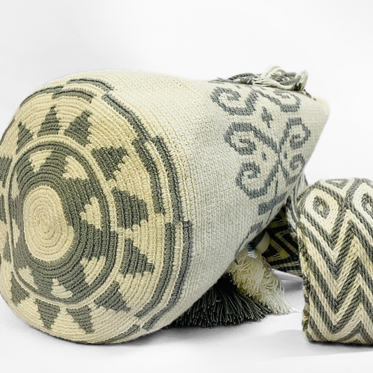 Bolsa tecida à mão cinza