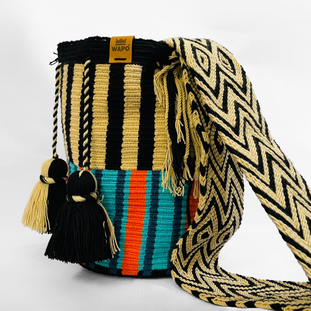 Bolsa tecida à mão linhas