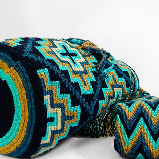 Bolsa tecida à mão Azul
