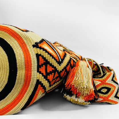 Bolsa tecida à mão laranja
